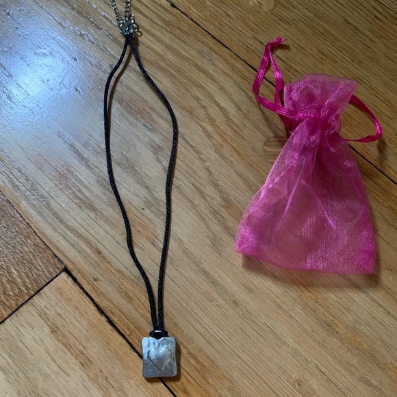 New cord heart necklace - Picture 7 of 8